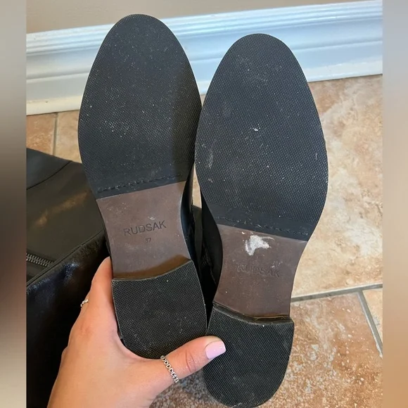 🔥HOST PICK🔥Leather Knee High Bootie - Picture 2 of 12